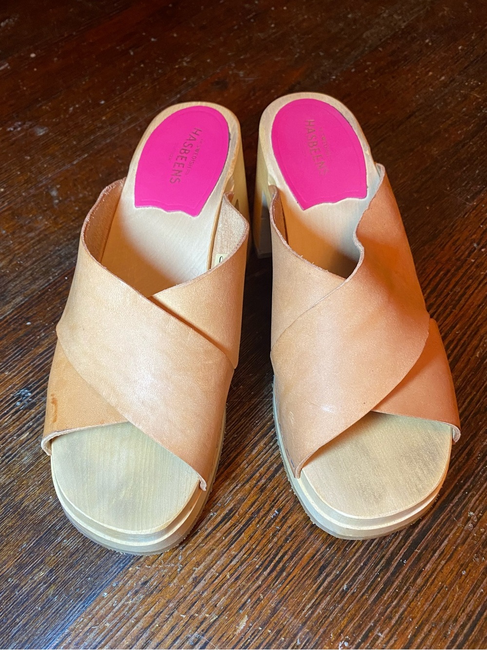 EUC BARELY WORN Swedish Hasbeens Mirja Tan Leather Crossover Block Heel Mules